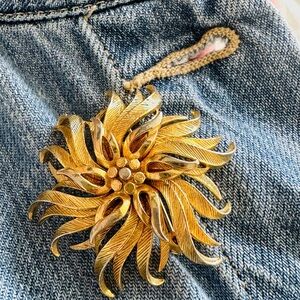 Vintage Gold-Tone Floral Starburst Brooch